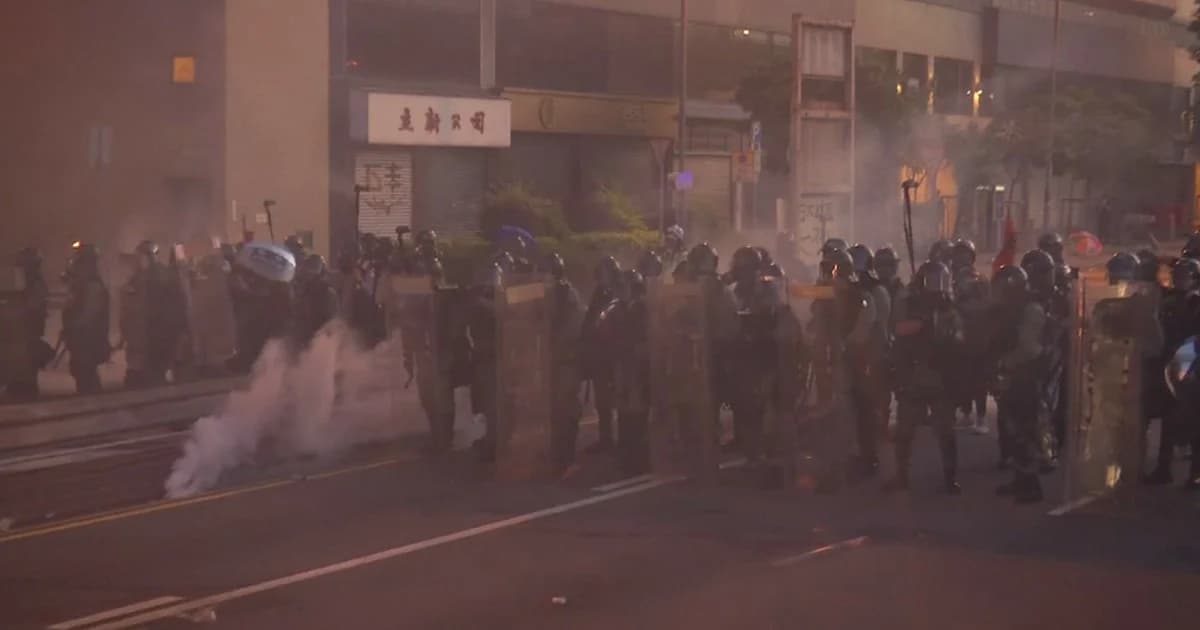 ฮ่องกงประท้วงอีกสัปดาห์ที่ 8 ม็อบโดนกระสุนยาง เจ็บ 24 คน ถูกจับกุม 13 คน