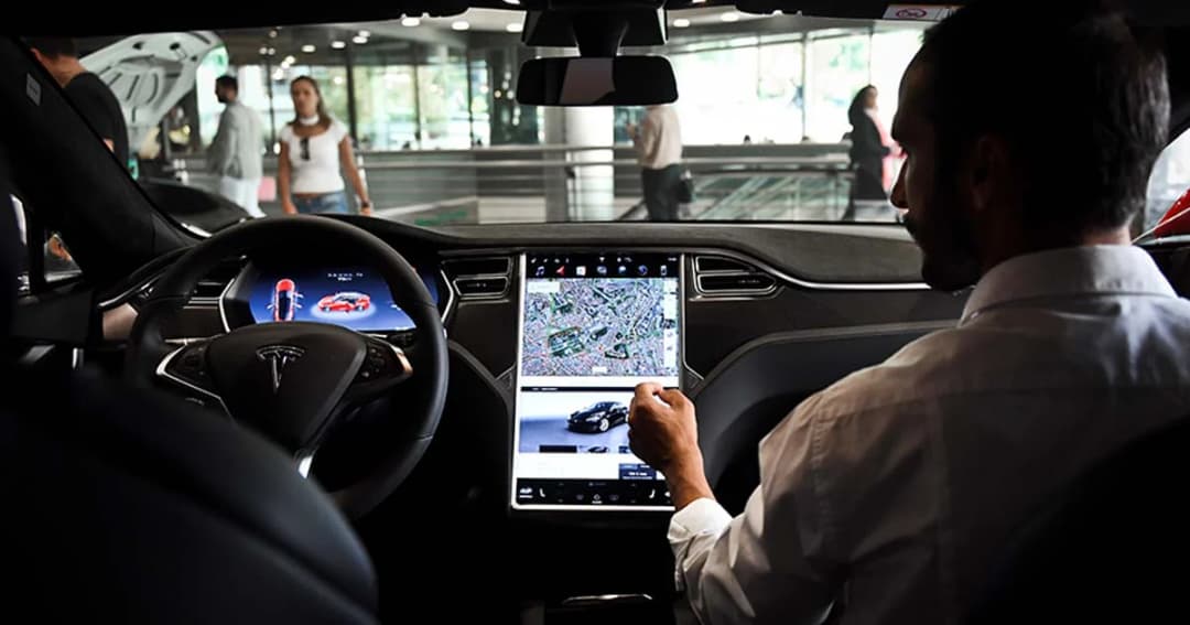 รถยนต์ไฟฟ้าของ Tesla จะดูคอนเทนต์ Netfilx และ YouTube ได้