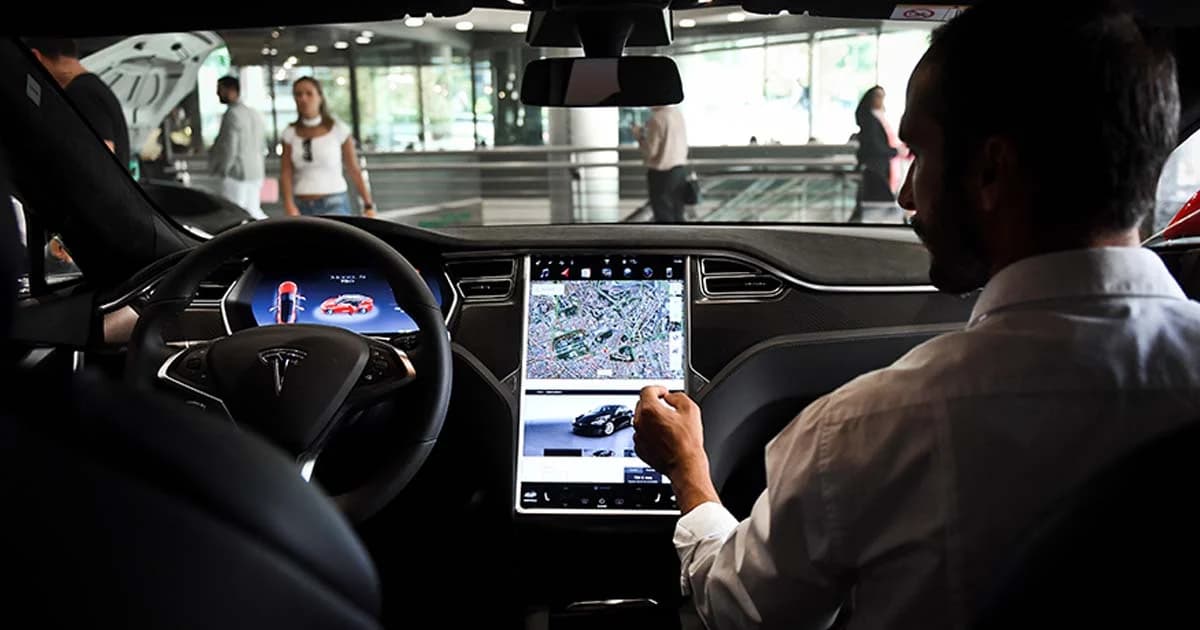 รถยนต์ไฟฟ้าของ Tesla จะดูคอนเทนต์ Netfilx และ YouTube ได้