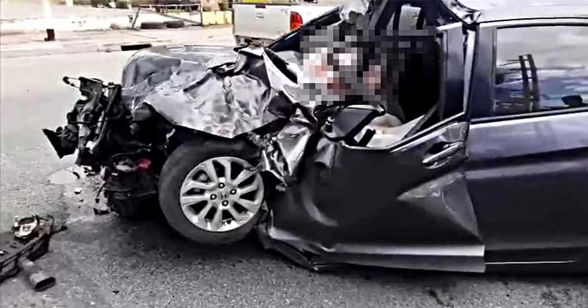 ตำรวจขับเก๋ง เสียหลักชนท้ายรถพ่วง 18 ล้อ ดับ 1 เจ็บ 1