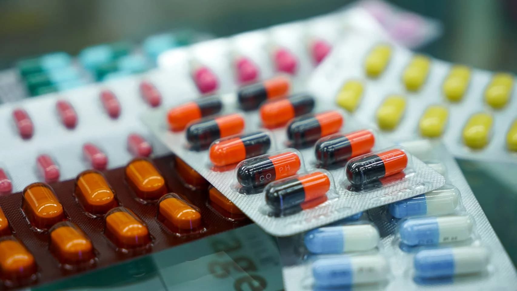 “ร้านยาชุมชนอบอุ่น” ส่งเภสัชฯ จัดยาถึงบ้าน แก้ปัญหายาเหลือใช้ปีละ 2 พันล้านบาท