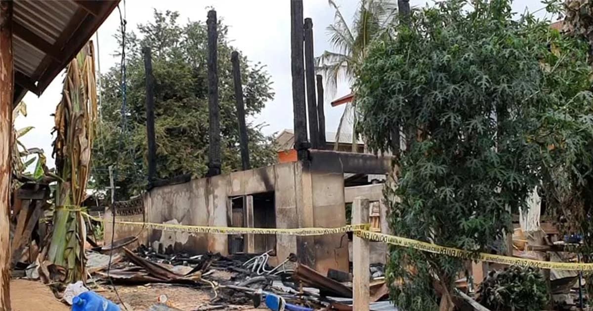 น้องชายคลั่ง คว้ามีดแทงพี่สาวดับ ก่อนจุดไฟเผาบ้านวอด