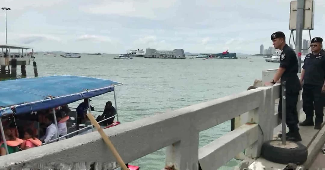 ผลพวงระเบิดกทม. ตำรวจท่องเที่ยวพัทยาตรวจเข้มท่าเรือแหลมบาลีฮาย ป้องกันเหตุร้าย