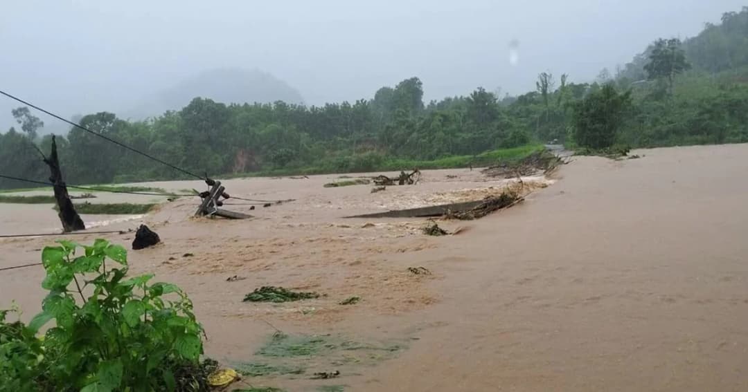 ผวจ.ตาก สั่งเจ้าหน้าที่ประเมินสถานการณ์น้ำอย่างใกล้ชิด พร้อมเร่งค้นหาผู้สูญหาย