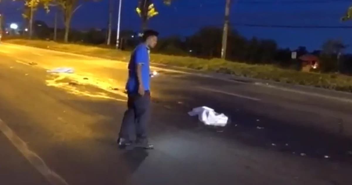 หญิงวัย 69 ข้ามถนนถูกกระบะเฉี่ยวล้มกลางถนนชูมือให้ช่วย รถพ่วงมองไม่เห็นชนซ้ำอีกหลายคันร่างแหลก