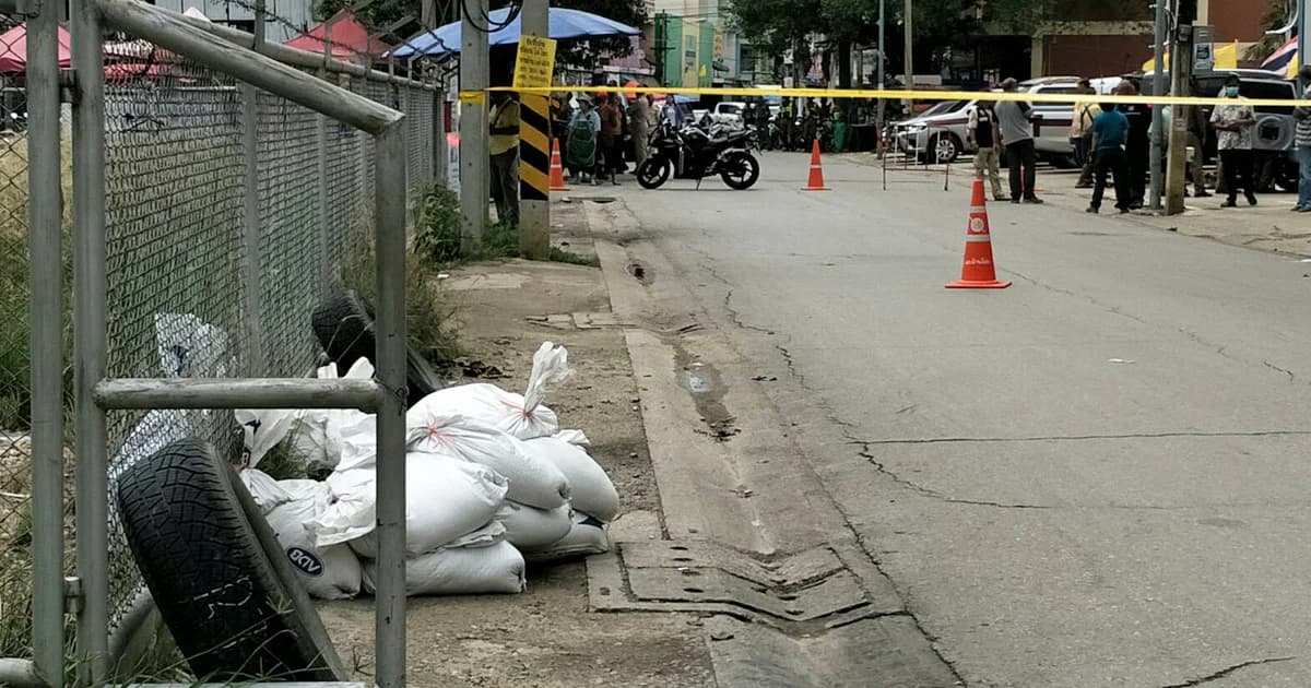 หน่วยอีโอดีเข้าตรวจสอบวัตถุคลายระเบิด 2 ลูก ใกล้ตลาดเทศบาลบ้านโป่ง จ.ราชบุรี