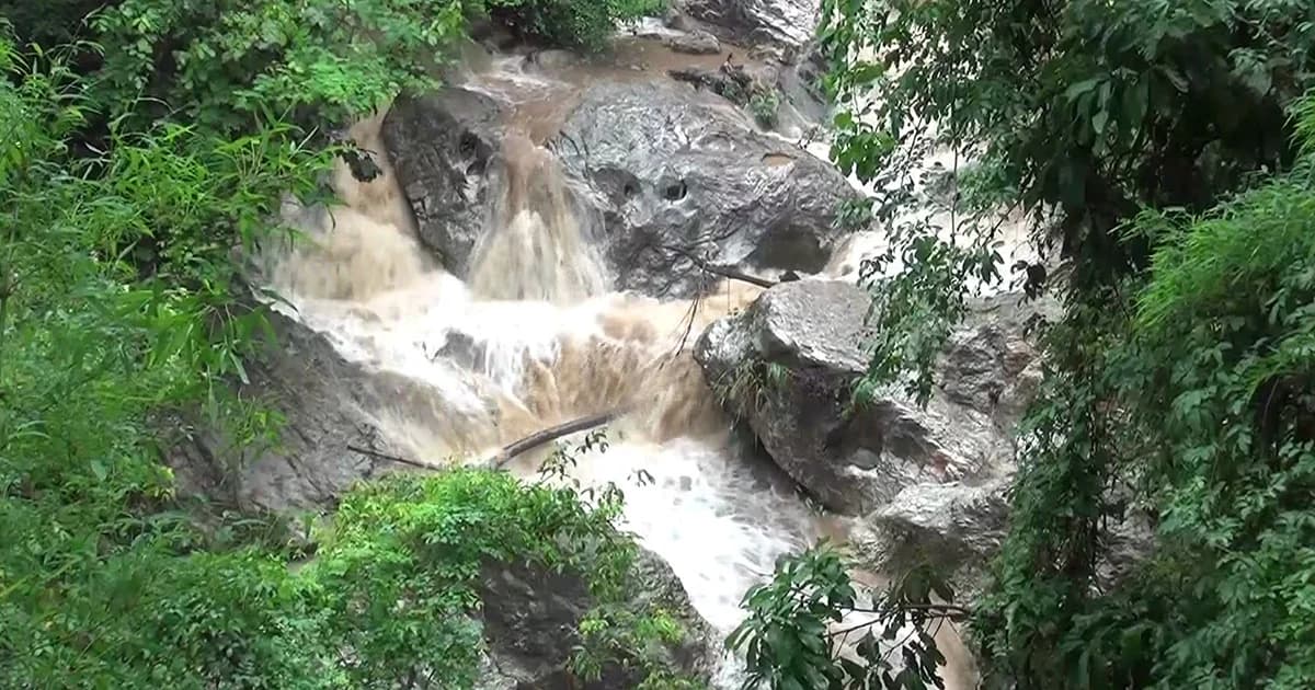 อช.เชียงใหม่สั่งเฝ้าระวังป่า-ดินโคลนถล่มห้ามนักท่องเที่ยวเล่นน้ำตก