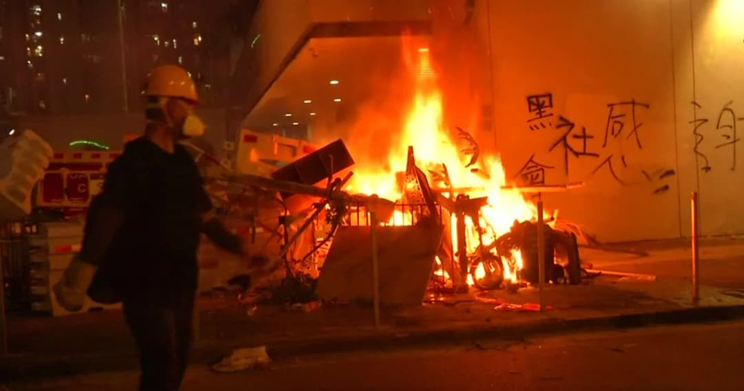 ผู้ว่าฯ ฮ่องกง ยืนยันไม่ลาออกแม้การประท้วงจะเข้าสู่ขั้นวิกฤต