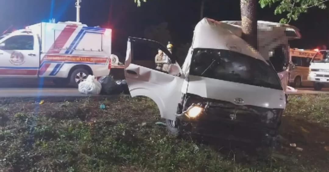 รถตู้แรงงานต่างด้าวพุ่งชนต้นไม้ ดับ 2 เจ็บ 8 ราย คาดคนขับหลับใน