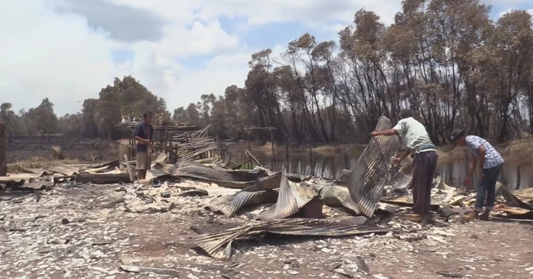 “ไฟป่าพรุควนเคร็ง” ลามหนัก ไหม้บ้านชาวบ้านวอดทั้งหลัง