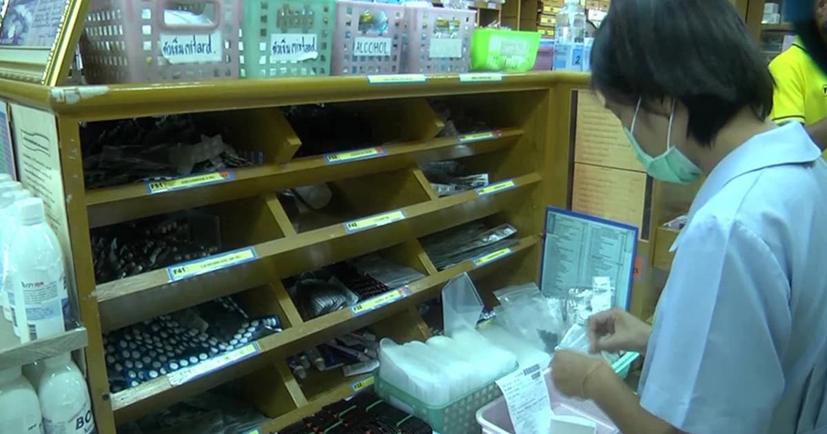 ปลัด สธ. กำชับ รพ.กมลาไสย จัดหายาให้เพียงพอสำหรับรักษาผู้ป่วยในพื้นที่