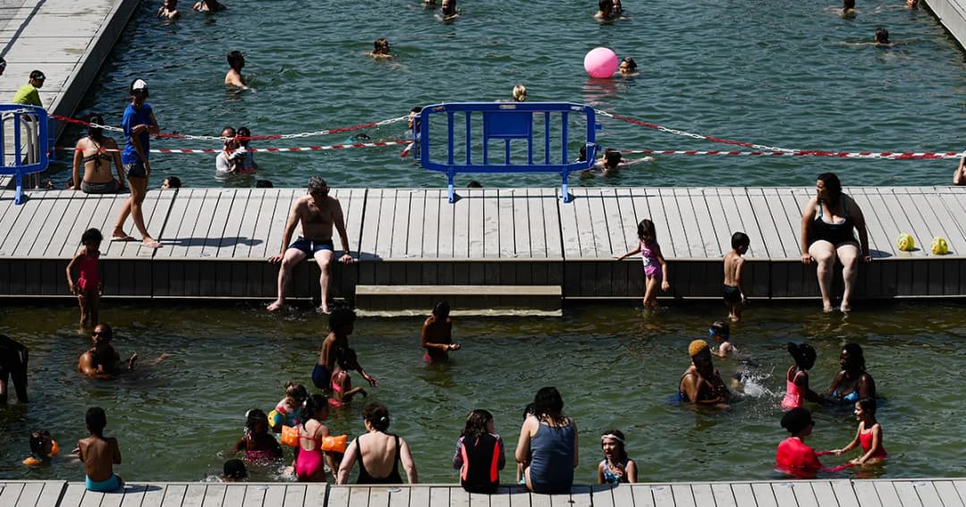 บาร์เซโลน่าอนุญาตให้ผู้หญิงเปลือยกายในสระว่ายน้ำสาธารณะได้