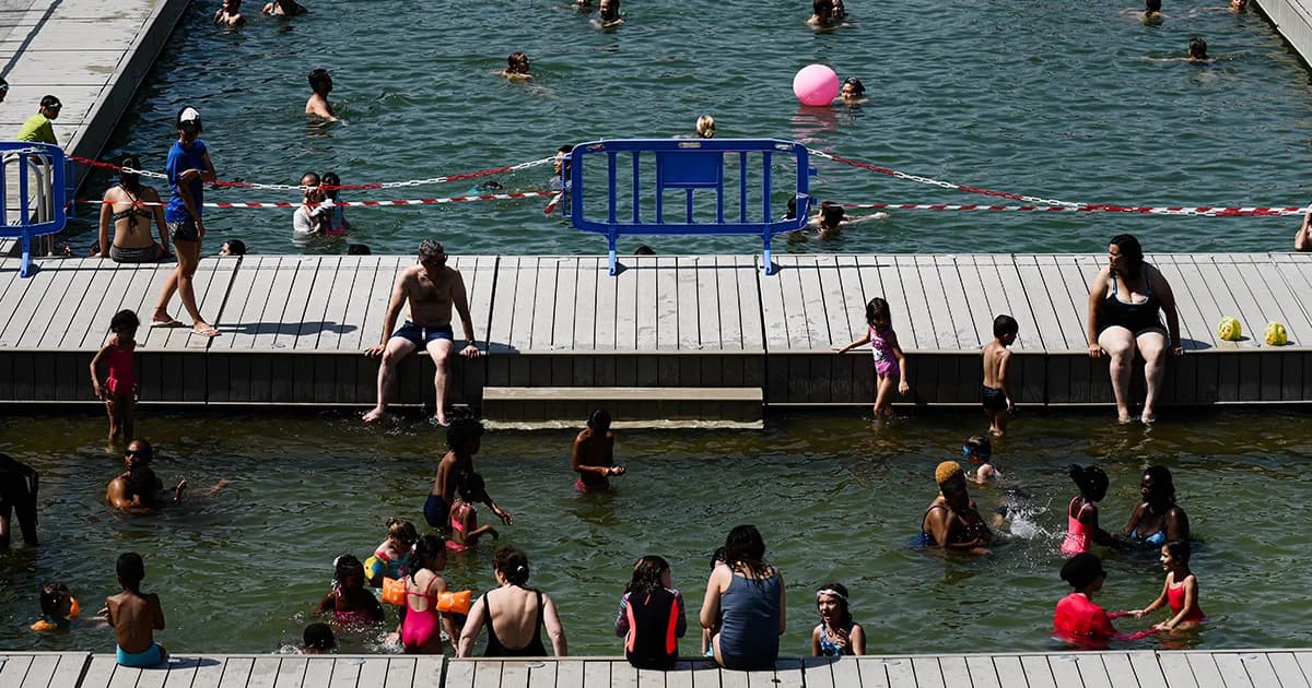 บาร์เซโลน่าอนุญาตให้ผู้หญิงเปลือยกายในสระว่ายน้ำสาธารณะได้