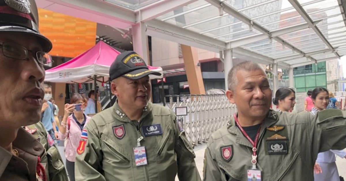 อีโอดีกู้ระเบิดเพลิง ซุกในร้านเสื้อผ้าชื่อดัง ชั้น 5 ห้างย่านประตูน้ำ