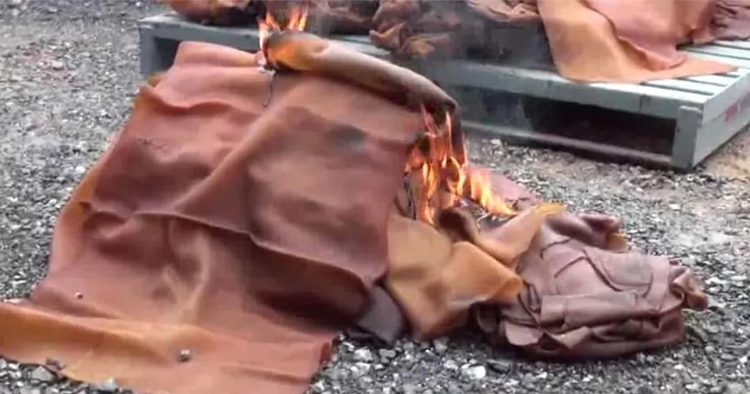 เครือข่ายชาวสวนยาง เผายางประท้วง เรียกร้องรัฐบาลทำตามสัญญา ยางราคา 60 บาท