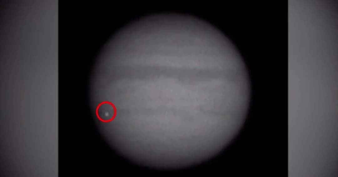 ดาวพฤหัสโดนดาวเคราะห์น้อยพุ่งชน นักดาราศาสตร์เฝ้าติดตามอย่างใกล้ชิด