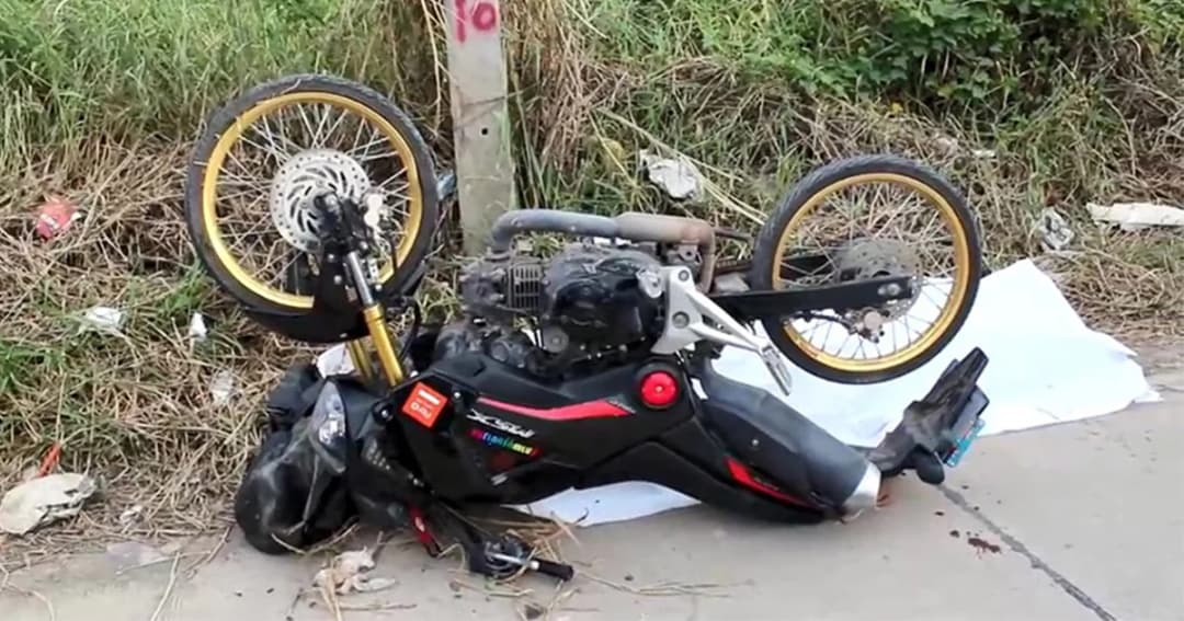 หนุ่มช่างเทคนิค โรงงาน ขี่ จยย.ชนเสาไฟฟ้า เสียชีวิตคาที่