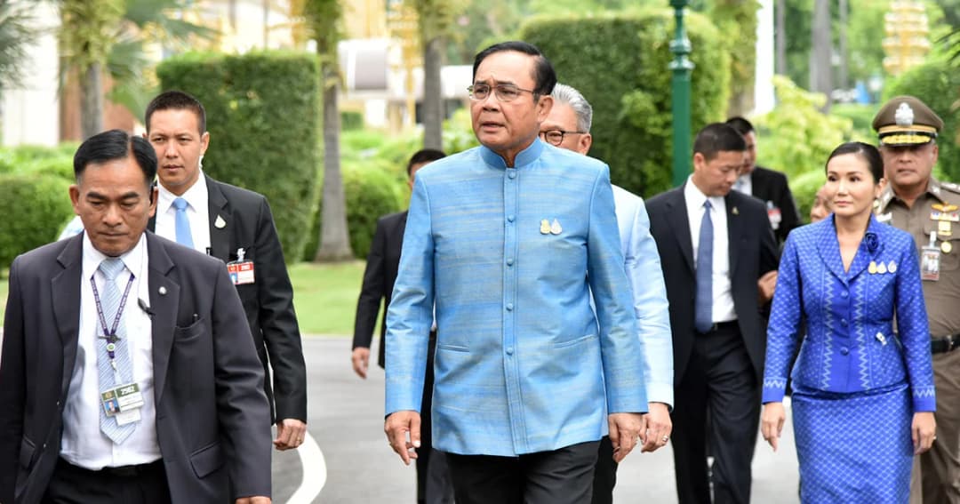 นายกฯ ถึงทำเนียบแล้วปัดตอบปมถวายสัตย์