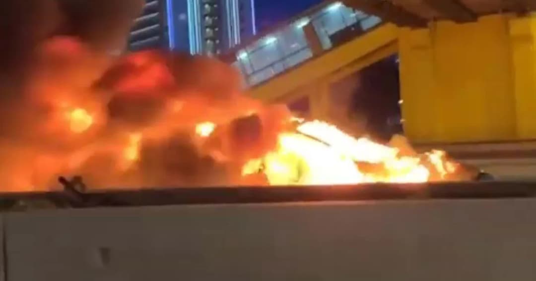 รถยนต์ไฟฟ้าเทสลาระเบิด หลังอุบัติเหตุเฉี่ยวชนกับรถลาก