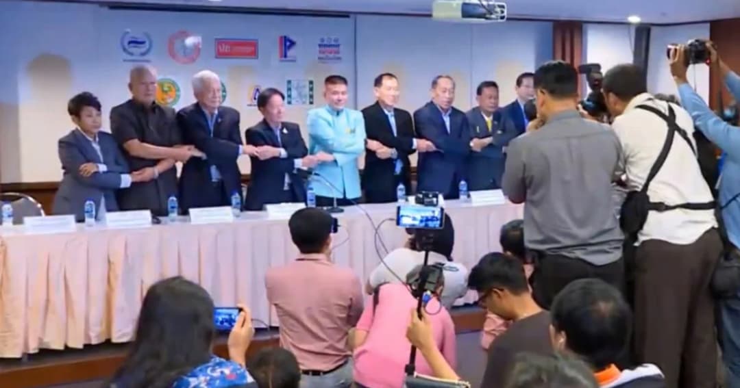 9 พรรคเล็กแถลงร่วมรัฐบาลต่อ ปล่อย “มงคลกิตติ์” ค้านอิสระ
