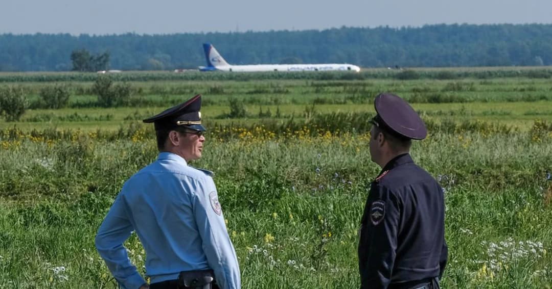 นักบินสายการบินอูราลของรัสเซียลงจอดฉุกเฉิน หลังชนกับฝูงนกนางนวล