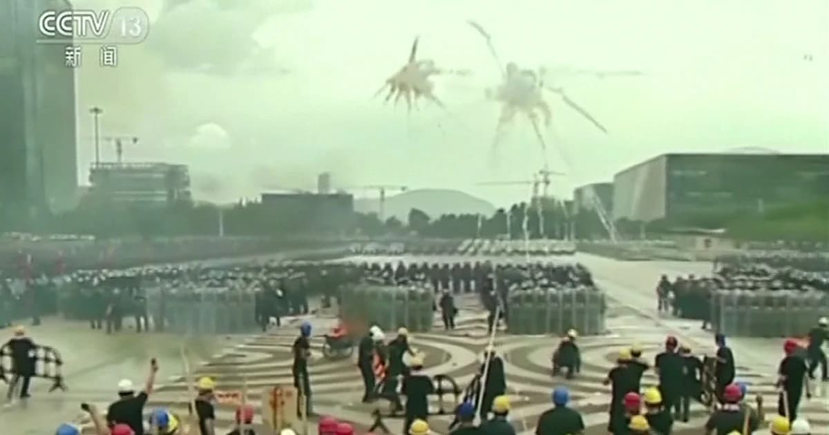 กองทัพจีน โชว์ซ้อมควบคุมฝูงชนติดชายแดนฮ่องกง ม็อบนัดชุมนุมใหญ่อีก 17-18 ส.ค.นี้