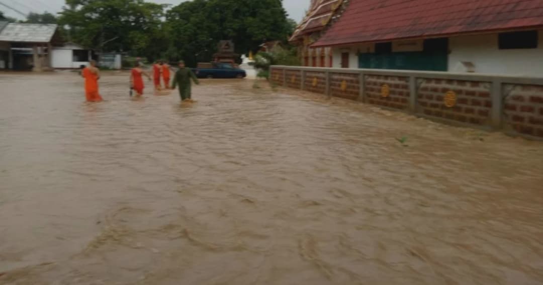 ฝนถล่มหนัก! ฝายแตก น้ำทะลักท่วม 3 หมู่บ้าน อ.เวียงสา จ.น่าน
