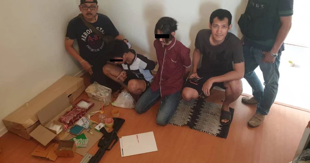 นครบาลจับผู้ค้ายาเสพติด ขยายผลบุกยึดปืนเอ็ม 16 และกระสุนจำนวนมาก