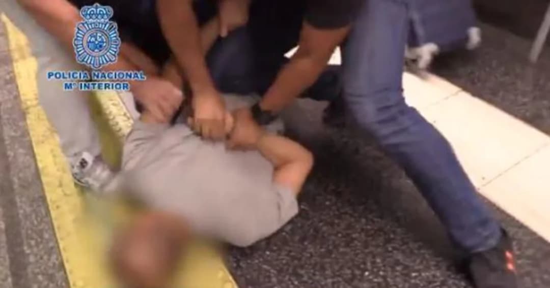 ตำรวจมาดริดรวบหนุ่มหื่น พบแอบถ่ายใต้กระโปรงสาวมากกว่า 550 ราย