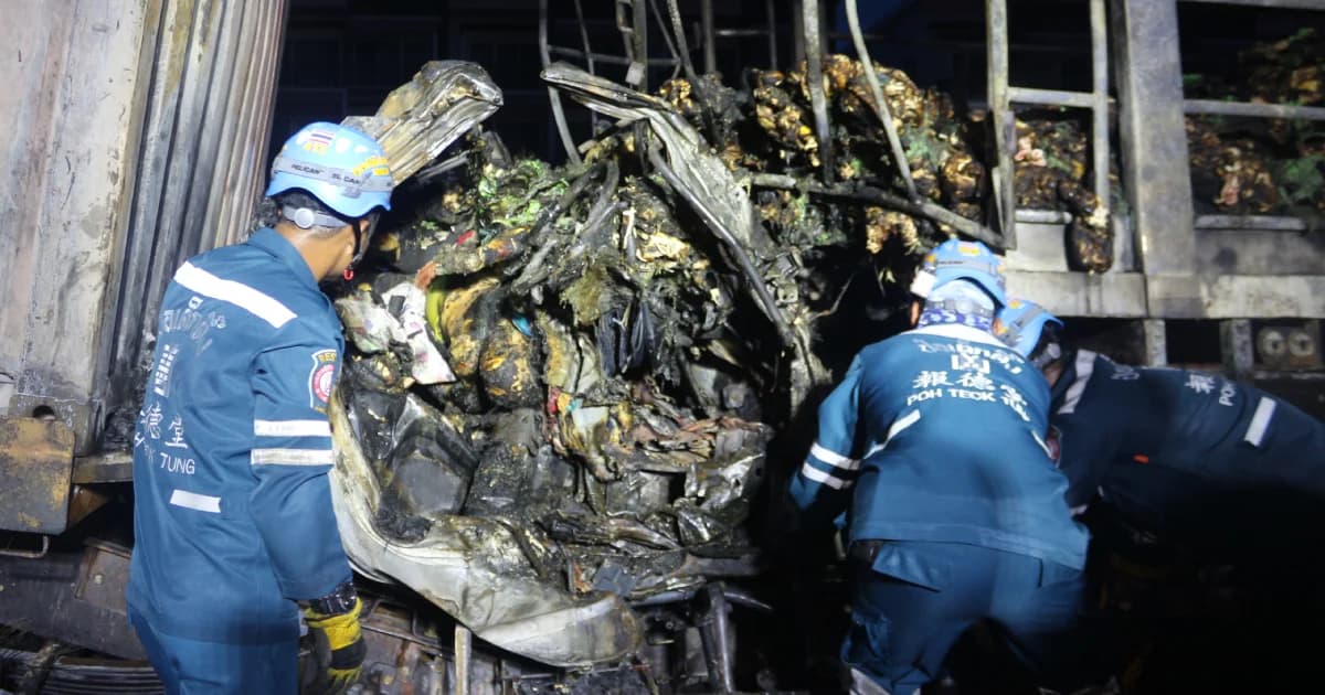 เทรลเลอร์หลับในพุงชนรถติดไฟแดงคลองหลวง เสียชีวิต2ศพ