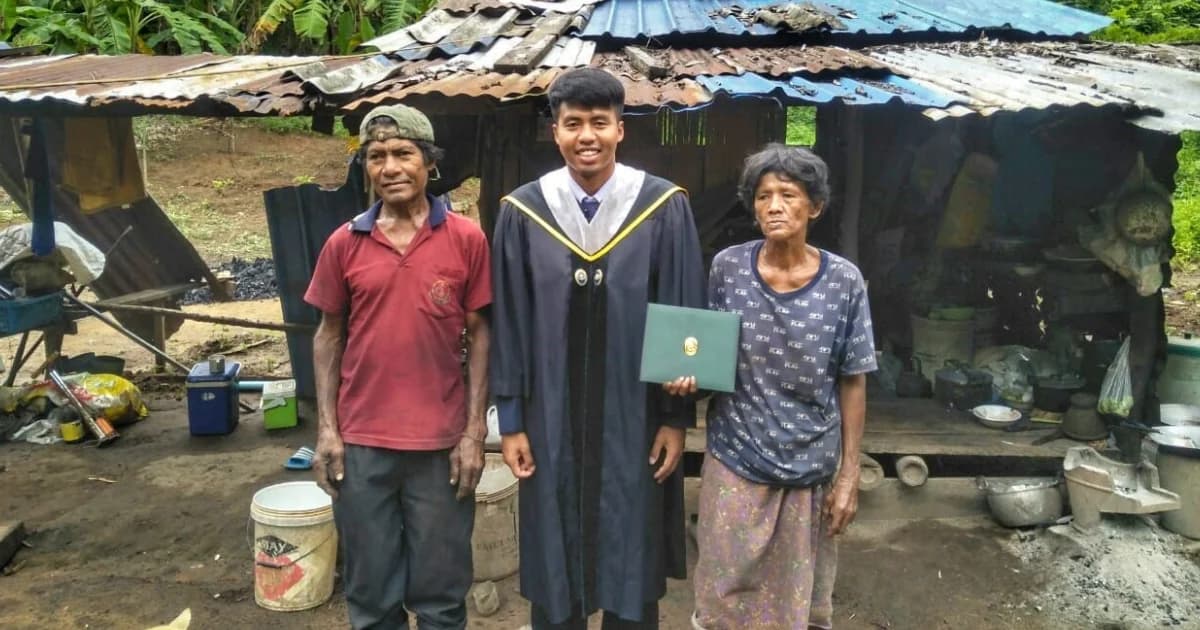 เปิดใจหนุ่มเพชรบูรณ์ผู้ไม่จำนนต่อความยากจน ทำงานส่งตัวเองเรียนจนจบปริญญา