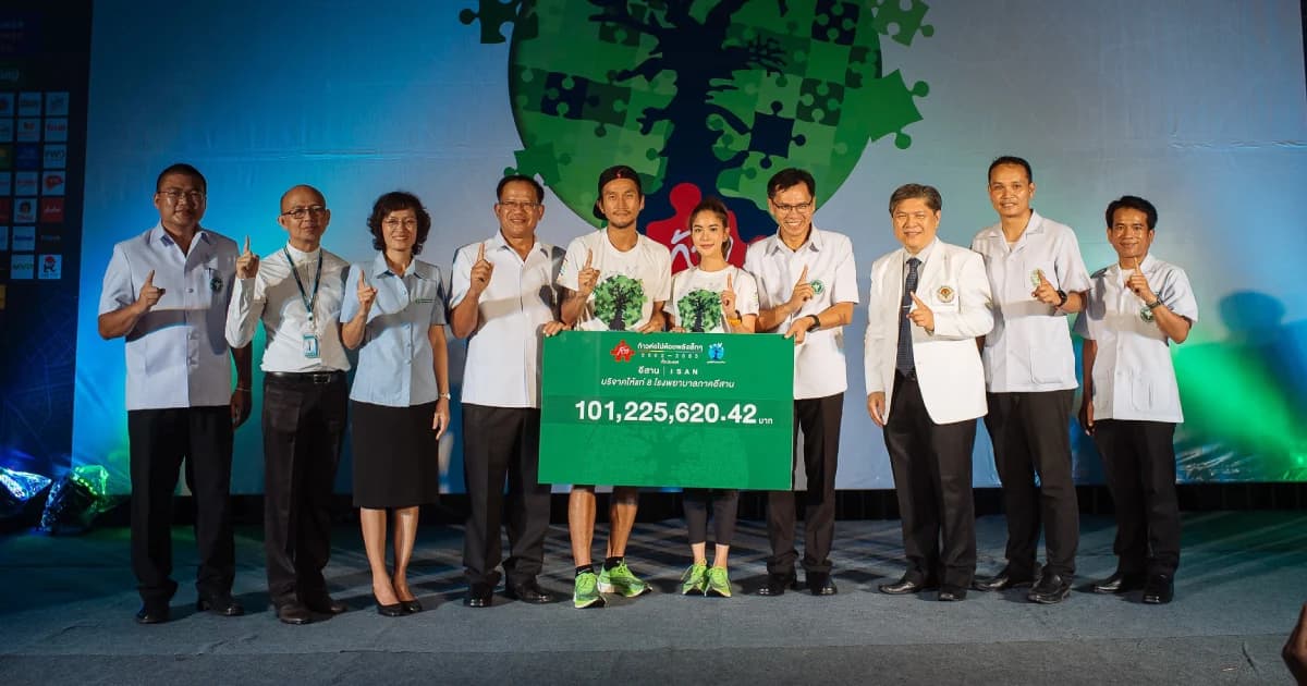 “ตูน-ก้อย” มอบเงินบริจาคกว่า 101 ล้านให้รพ.อีสาน วิ่งต่อฝั่งอันดามัน 24-27 ต.ค.นี้