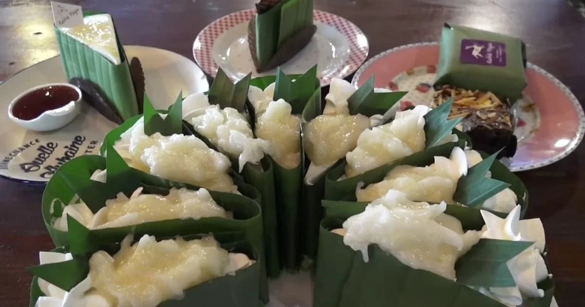 ร้านเค้กชื่อดังเมืองระยอง เปลี่ยนใช้ใบตองห่อเค้กแทนพลาสติก