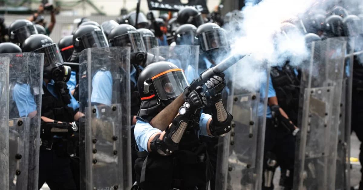 ตำรวจฮ่องกงแถลงยิง “กระสุนจริง” นัดแรกสลายกลุ่มผู้ประท้วงฮ่องกง