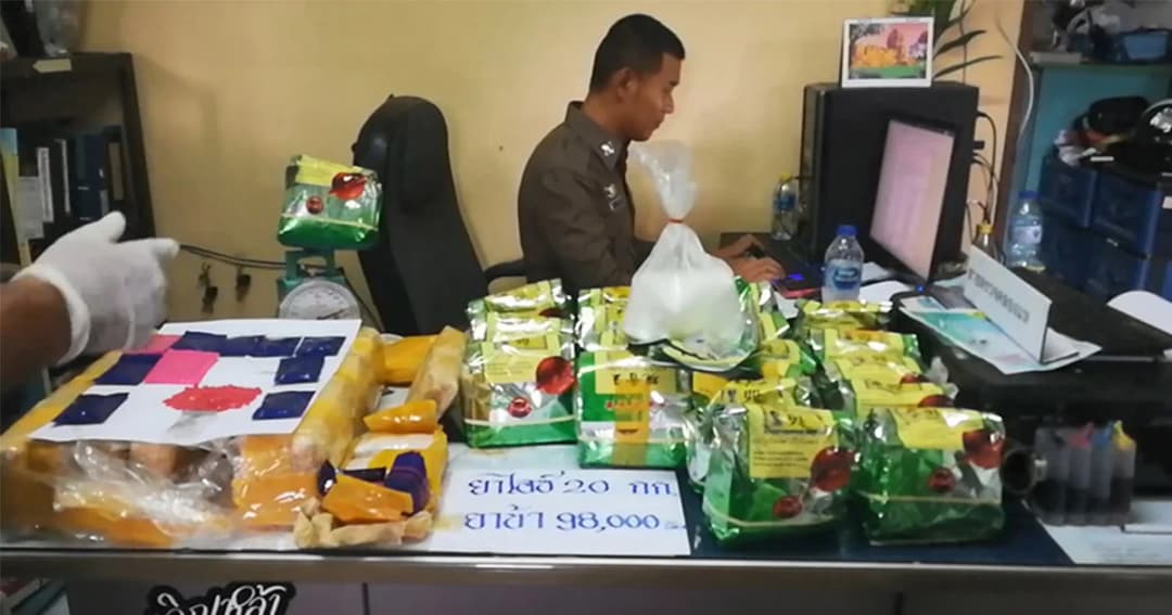 ชาวบ้านตะลึง พบยาไอซ์ 20 กก. ยาบ้าเกือบแสนเม็ด ในพงหญ้ากลางชุมชน