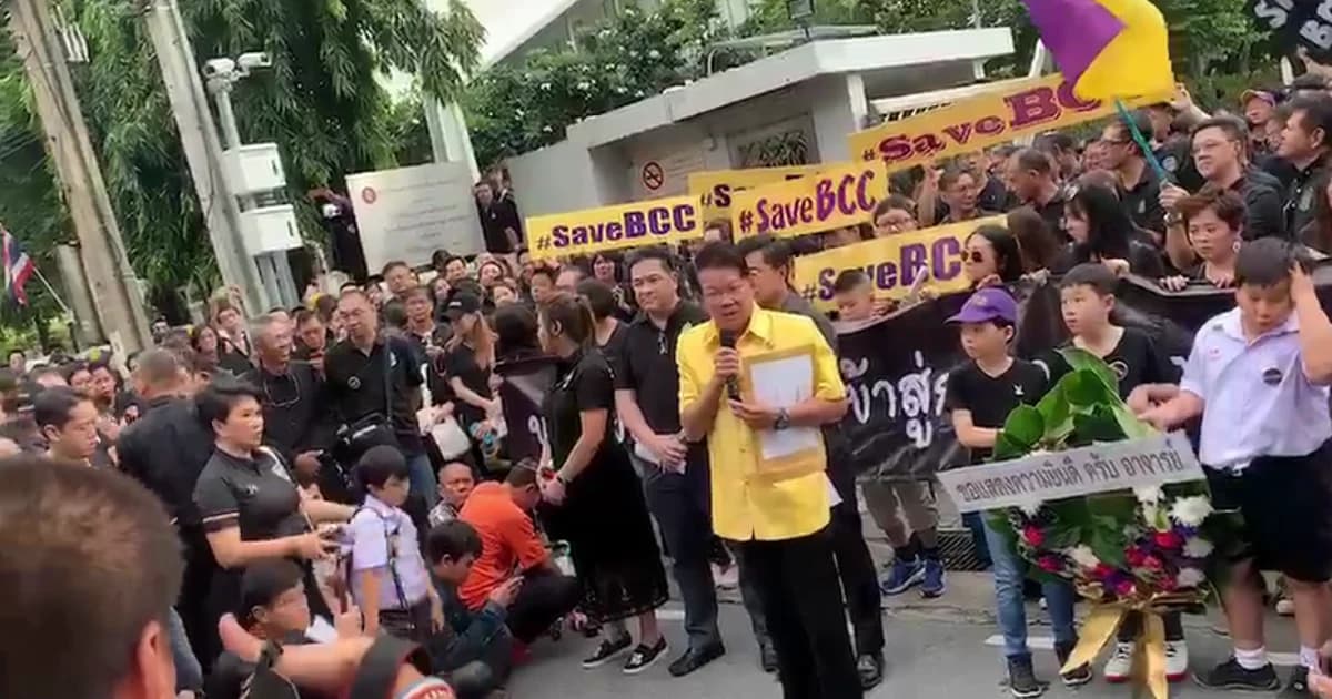 กลุ่ม SaveBcc แต่งดำเรียกร้อง 4 ข้อ ยุติปม “กรุงเทพคริสเตียน” หลังปลด ผอ.ไม่เป็นธรรม