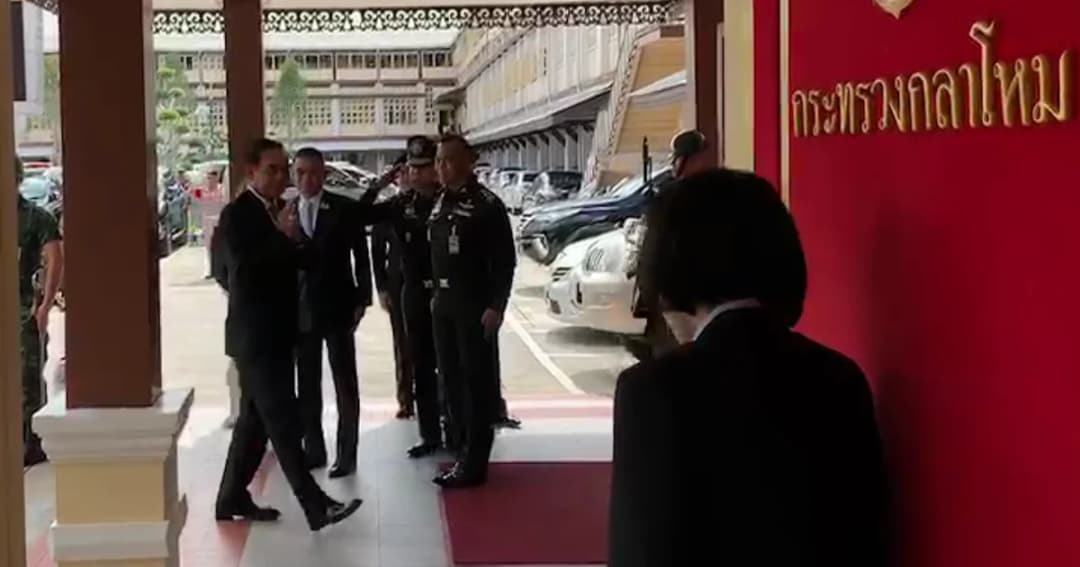 “บิ๊กตู่” เข้ากลาโหม จัดทัพทหารชั้นนายพลรอบสุดท้าย เตรียมนำทูลเกล้าฯ