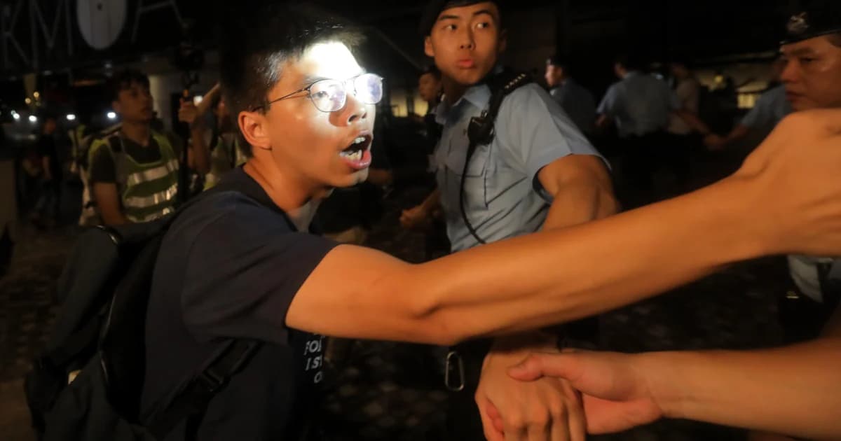 ตำรวจฮ่องกงรวบ “โจชัว หว่อง” แกนนำต่อต้านรัฐบาล ก่อนชุมนุมใหญ่สุดสัปดาห์นี้