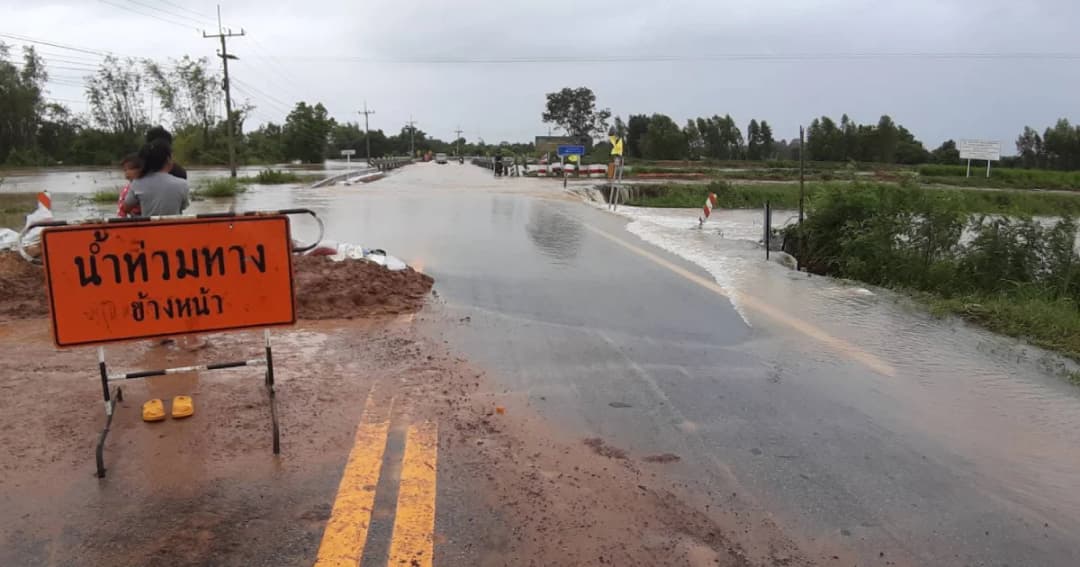 กรมทางหลวง เผยน้ำท่วม 12 จังหวัด จำนวน 23 สายทาง (31 แห่ง) สัญจรไม่ได้ 7 แห่ง