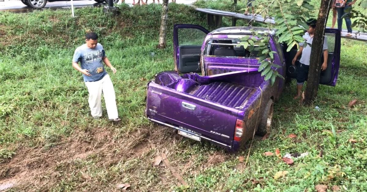 ยืมรถเพื่อนขับมาชนยับ ตร.ถามบอกแค่นั่งมาด้วยไม่รู้ใครขับ