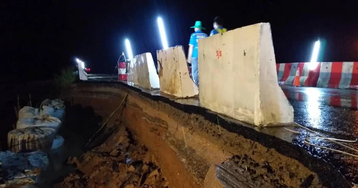 จ.สุรินทร์อ่วม! น้ำหลากเซาะดินทรุด ถนนหลวงเส้นทางหลักเสียหายสัญจรไม่ได้