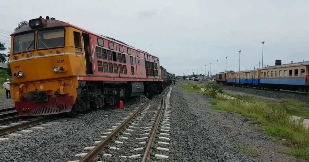 รถไฟตกราง ผู้โดยสารตกค้างสถานีชุมทางบัวใหญ่ จ.นครราชสีมา