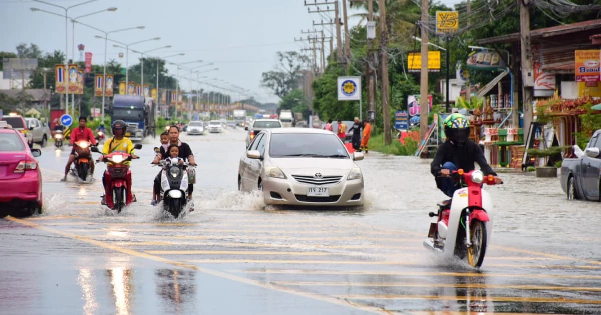น้ำท่วมสุรินทร์ยังวิกฤตถนนถูกตัดขาด นาข้าวถูกน้ำท่วมเสียหาย