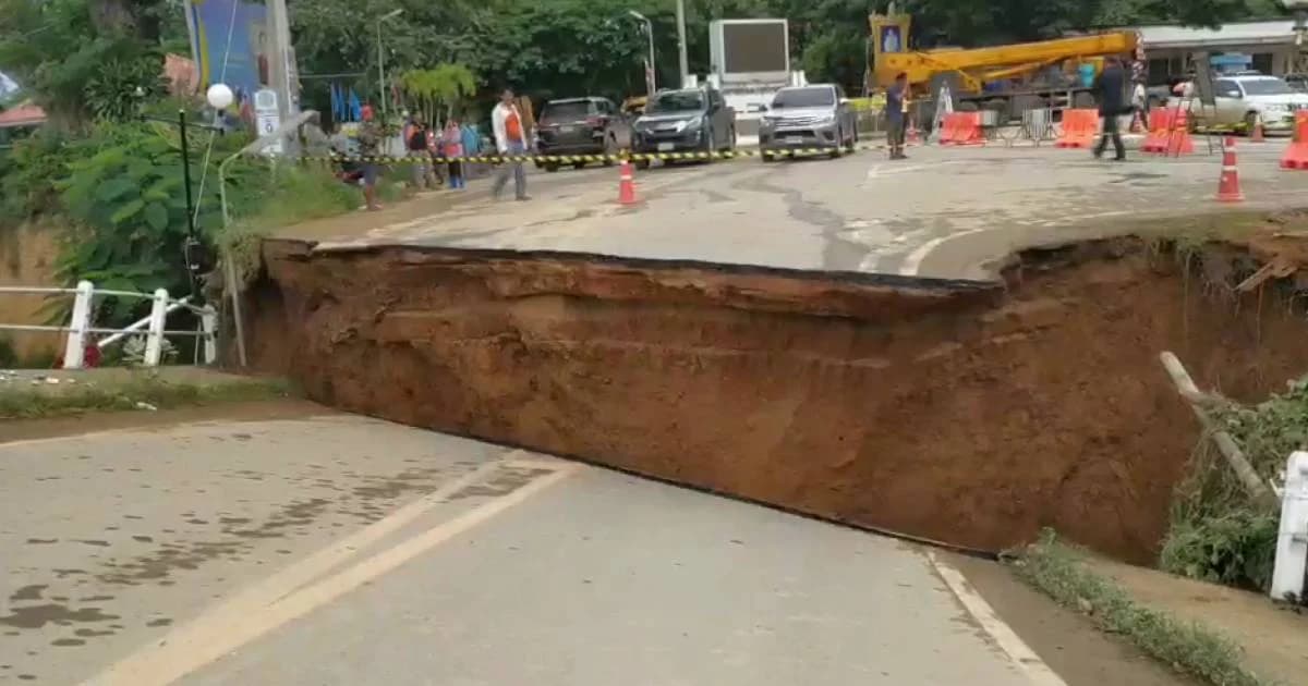 สะพานถล่ม ลึก 5 เมตร หน้าโครงการเขื่อนเพชร แนะหลีกเลี่ยงเส้นทาง