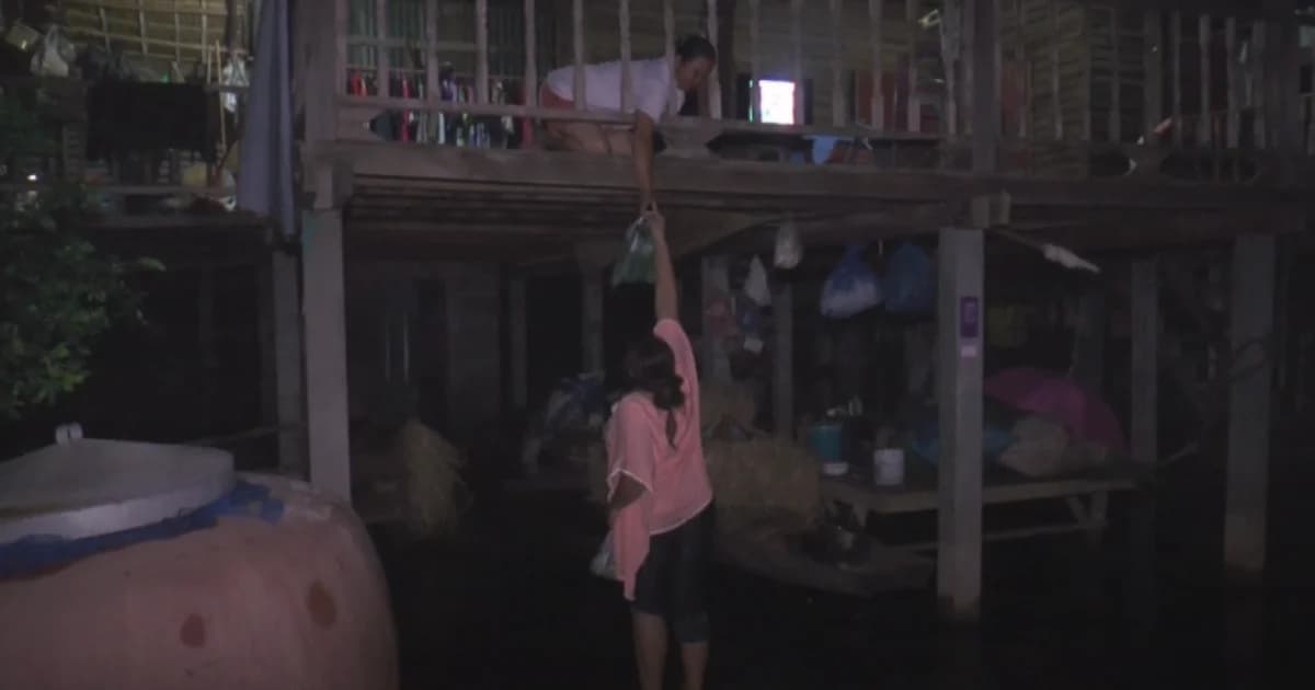 จัดชุดเฝ้าลำน้ำก่ำ-ลำน้ำบัง จ.นครพนม หลังรับมวลน้ำจาก จ.สกลนคร จนน้ำเริ่มล้นตลิ่ง