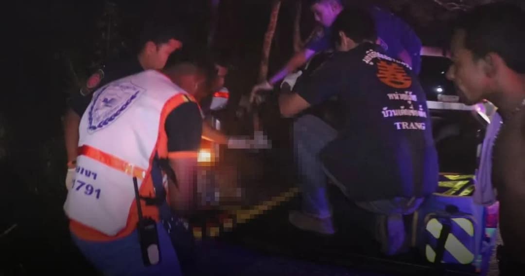 หนุ่มตรังคลั่ง! ตามหาเมียไม่พบ คว้าจอบฟันเพื่อนบ้านถูกยิงสวนดับ