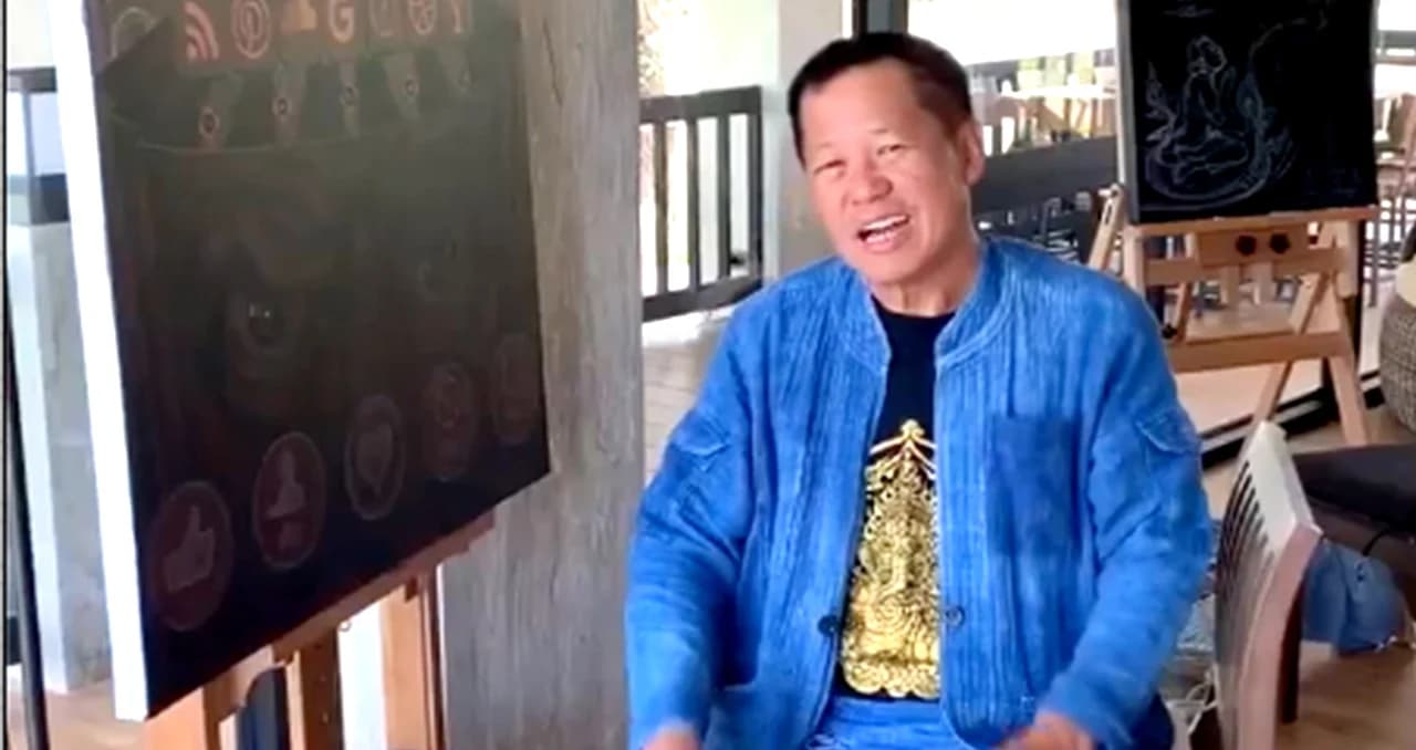 “เฉลิมชัย” ให้กำลังใจน.ศ.วาดพระพุทธรูปอุลตร้าแมน