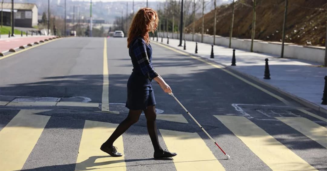 WeWALK ไม้เท้าอัจฉริยะ เชื่อมต่อสมาร์ทโฟนนำทางคนตาบอด