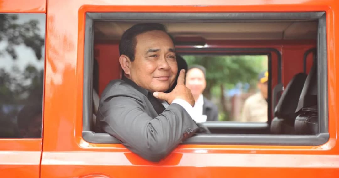 บิ๊กตู่ ตรวจน้ำท่วมยโสธร-อุบลฯ ถามชาวบ้านอยากให้อยู่ทำงานต่อไหม