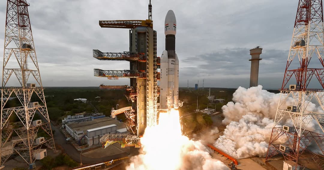 อินเดียพบร่องรอยยานลงจอด “วิกรม” บนพื้นผิวดวงจันทร์แล้ว หลังสัญญาณหายตั้งแต่วันศุกร์